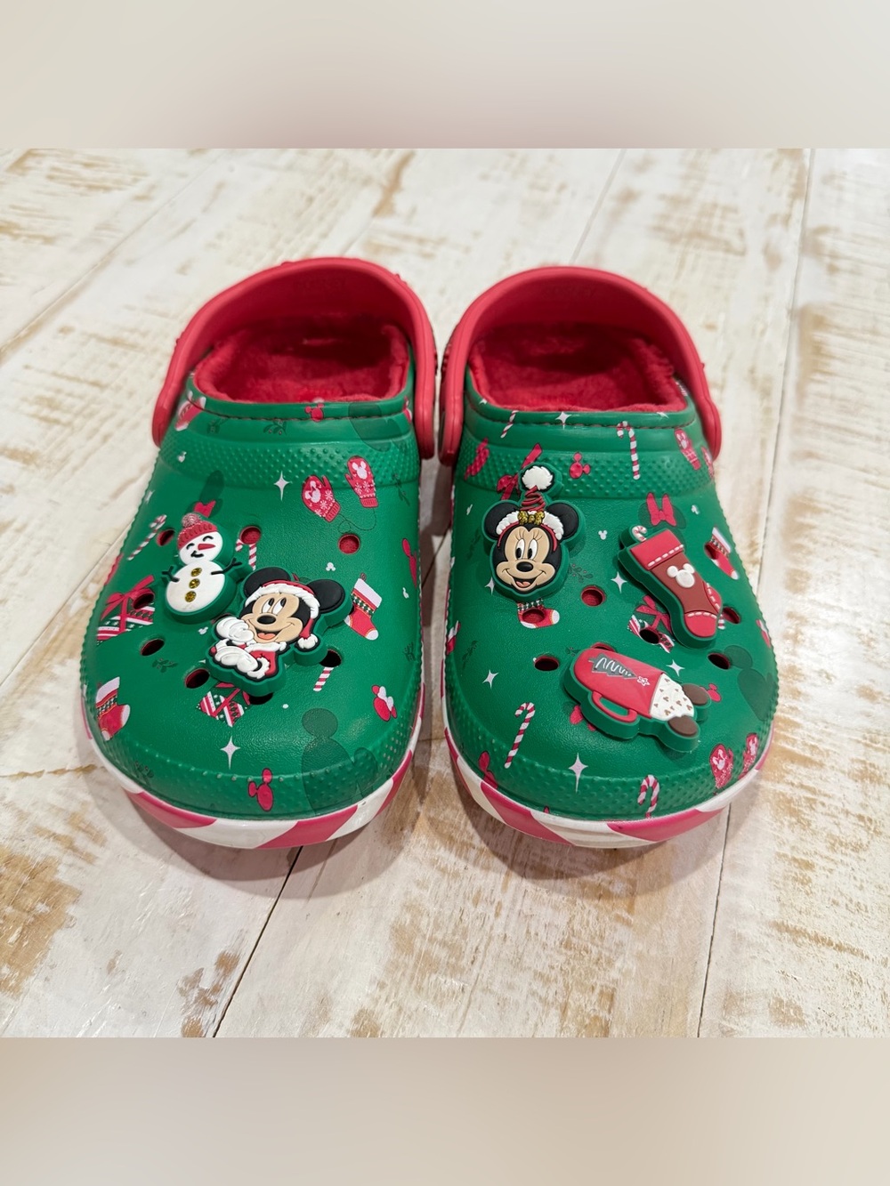 CROCS Disney Green & Red Christmas Holiday Mickey Holiday Classic Clogs M4 / W6